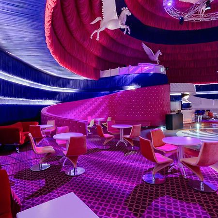 ชามาคี พาเลซ ชาราดิล Hotel Seredil ภายนอก รูปภาพ The interior of the nightclub