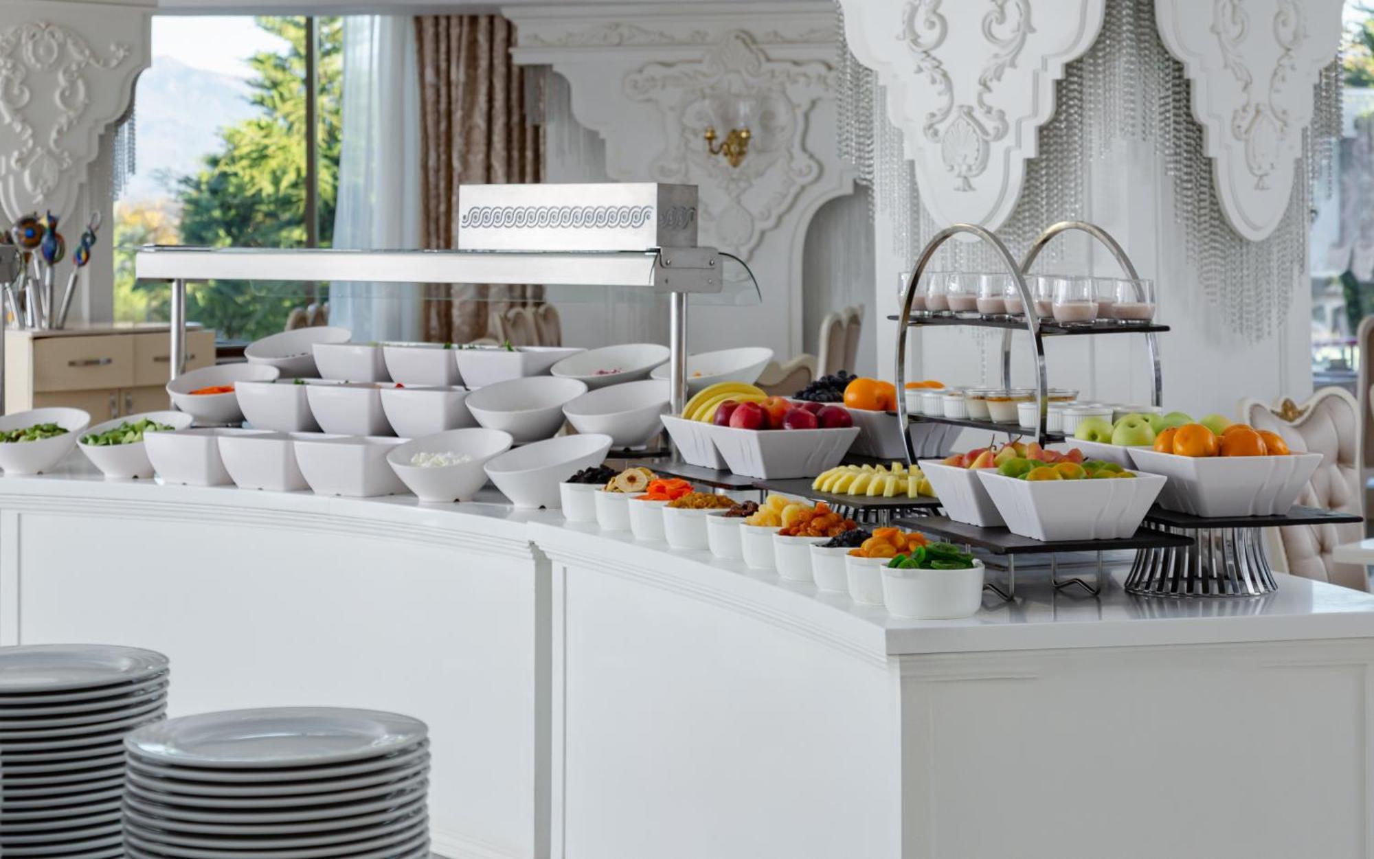 ชามาคี พาเลซ ชาราดิล Hotel Seredil ภายนอก รูปภาพ A buffet