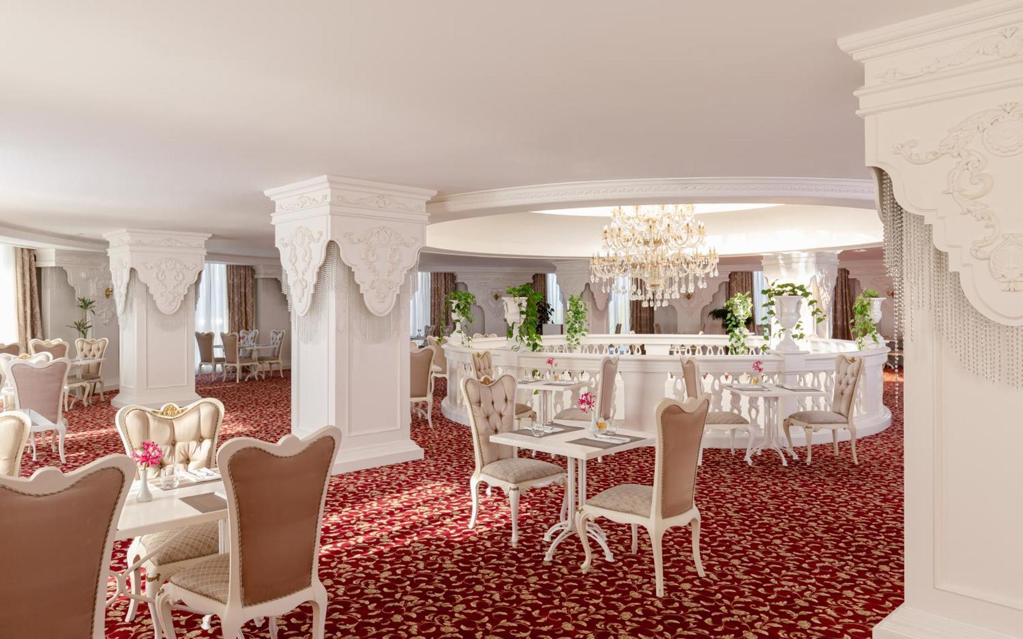 ชามาคี พาเลซ ชาราดิล Hotel Seredil ภายนอก รูปภาพ The restaurant