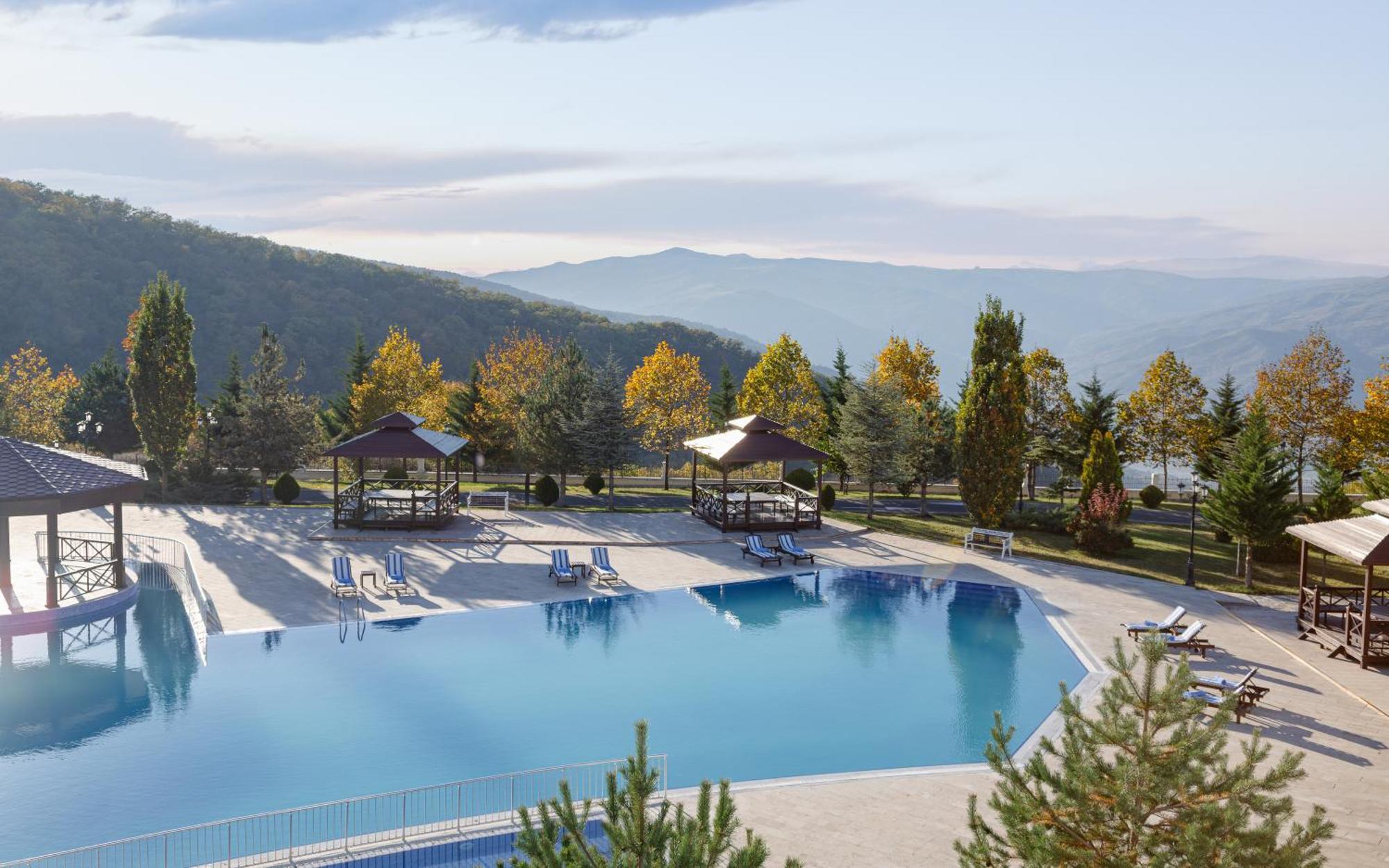 ชามาคี พาเลซ ชาราดิล Hotel Seredil ภายนอก รูปภาพ The swimming pool at the hotel