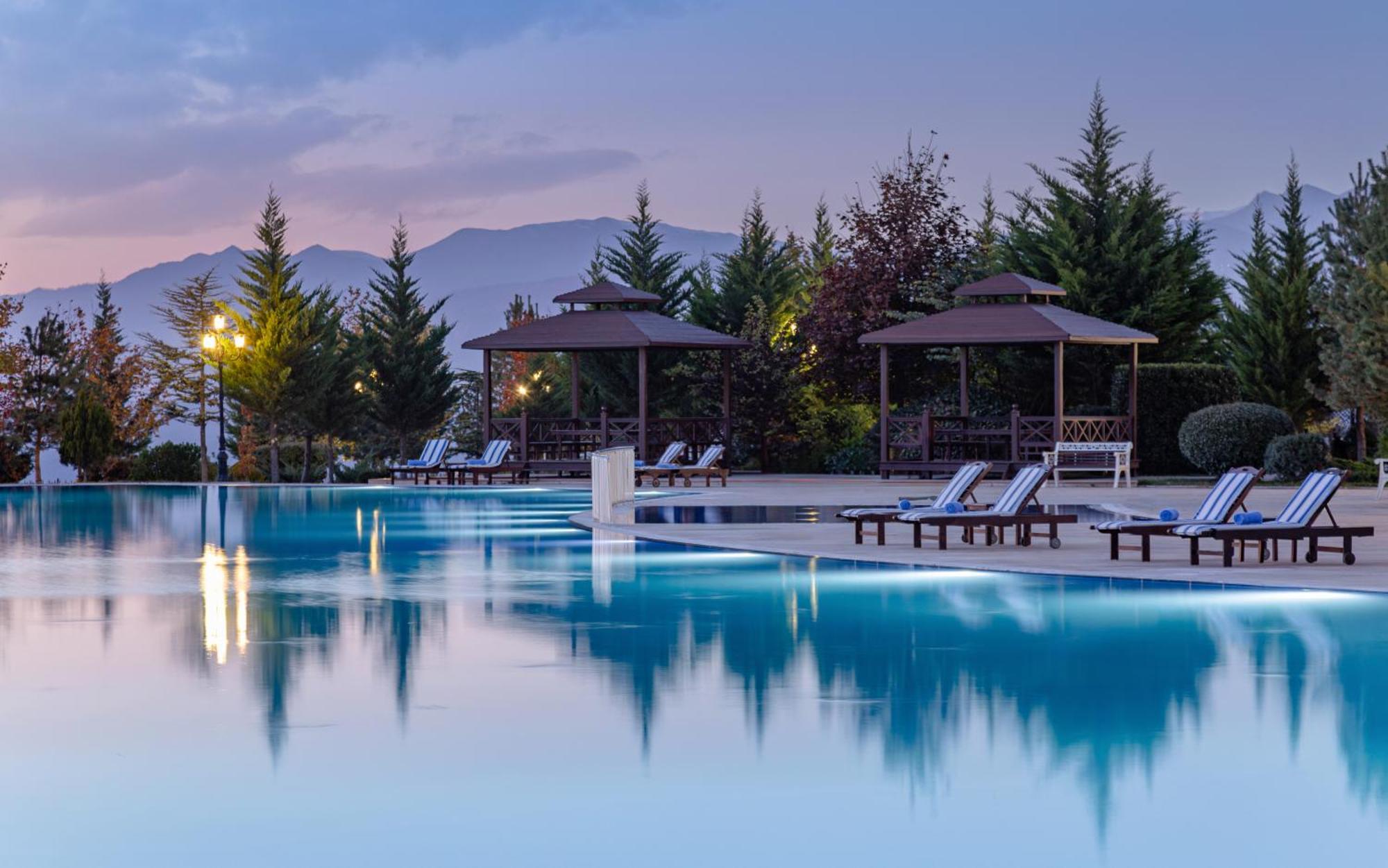 ชามาคี พาเลซ ชาราดิล Hotel Seredil ภายนอก รูปภาพ The swimming pool at the hotel