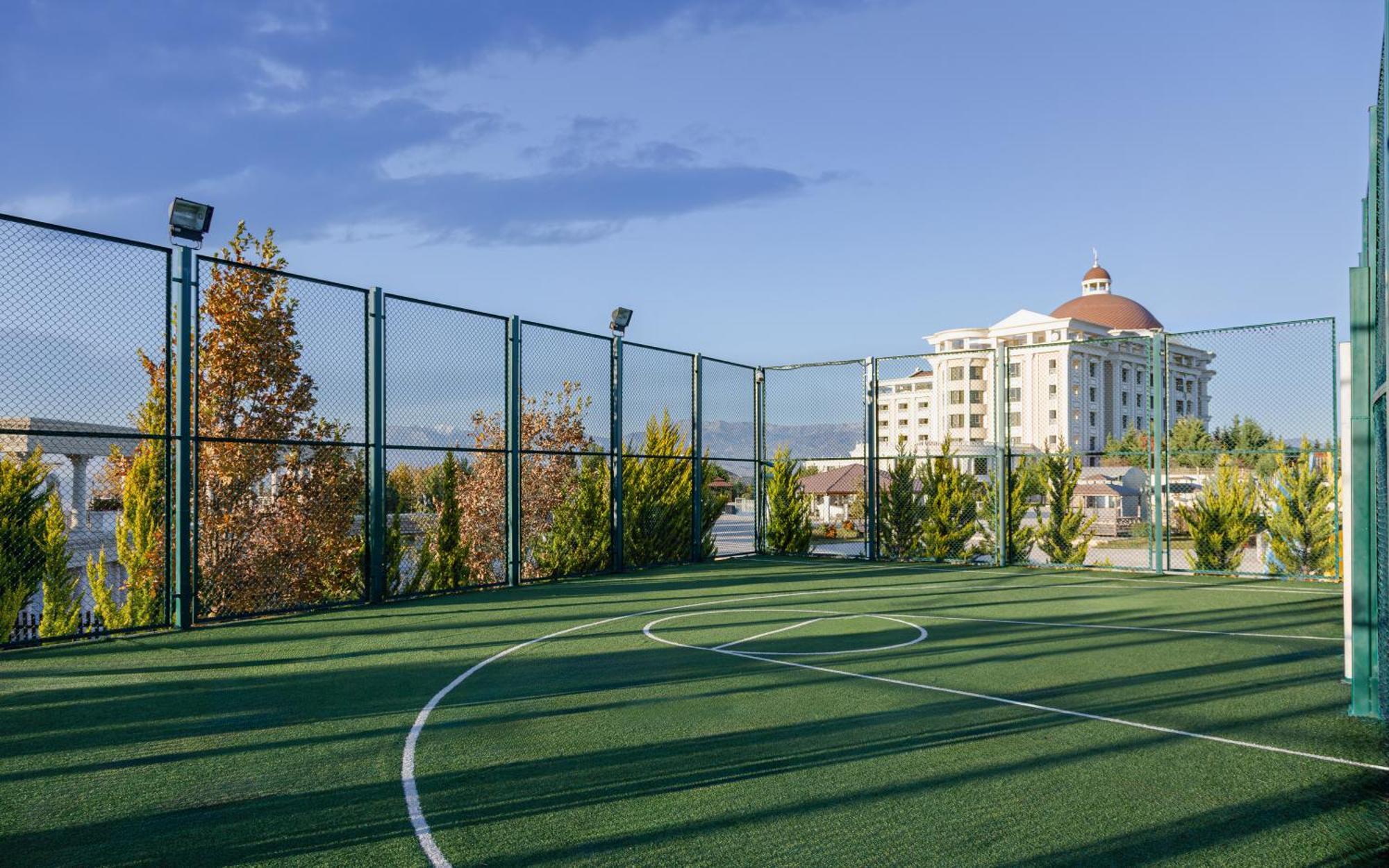 ชามาคี พาเลซ ชาราดิล Hotel Seredil ภายนอก รูปภาพ Tennis courts at the resort