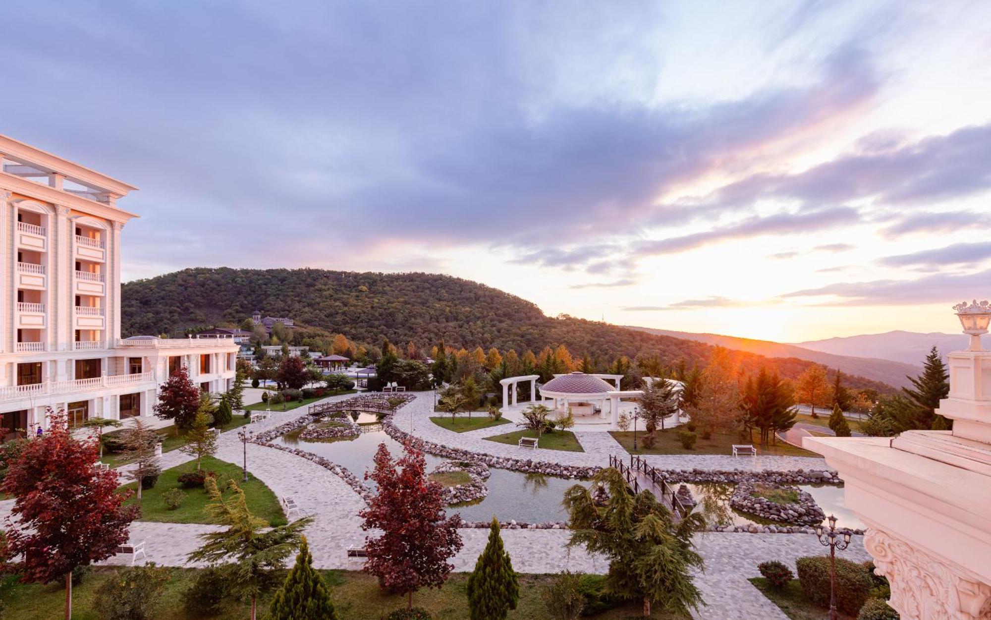ชามาคี พาเลซ ชาราดิล Hotel Seredil ภายนอก รูปภาพ View of the campus