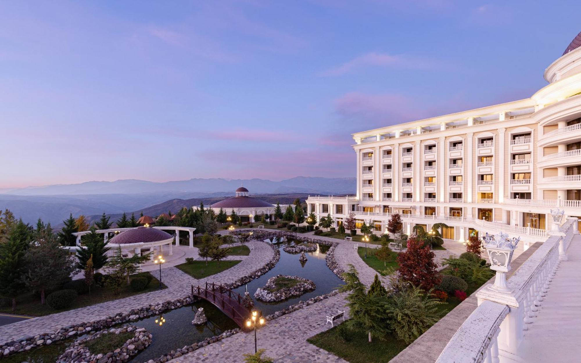 ชามาคี พาเลซ ชาราดิล Hotel Seredil ภายนอก รูปภาพ The hotel