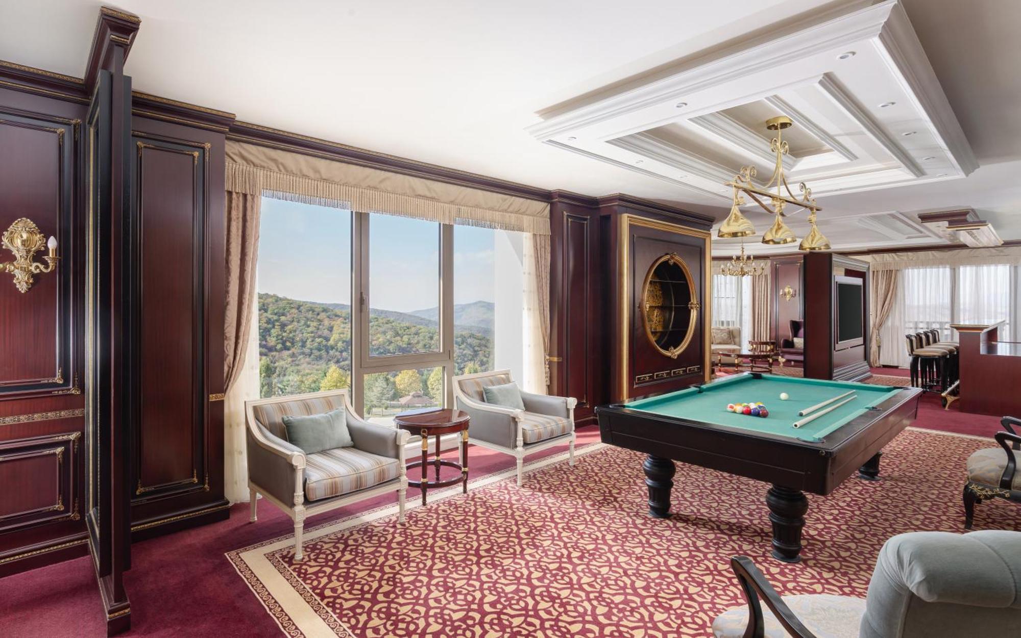 ชามาคี พาเลซ ชาราดิล Hotel Seredil ภายนอก รูปภาพ A pool table in a suite at the MGM Grand